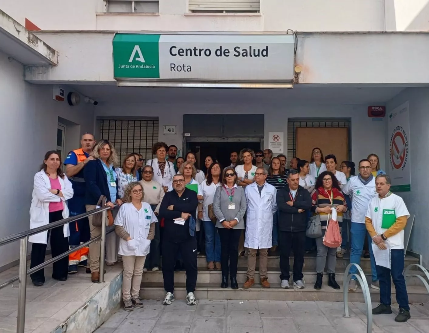 Concentración en el centro de salud roteño tras una agresión a dos profesionales