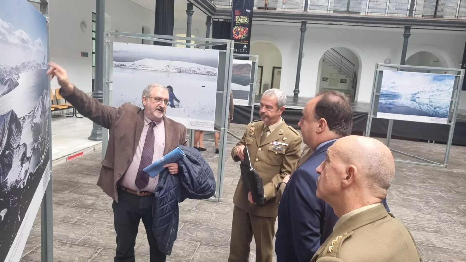 Presentación de la XXXVIII Campaña Antártica Española por parte de la UCA y el Ejército