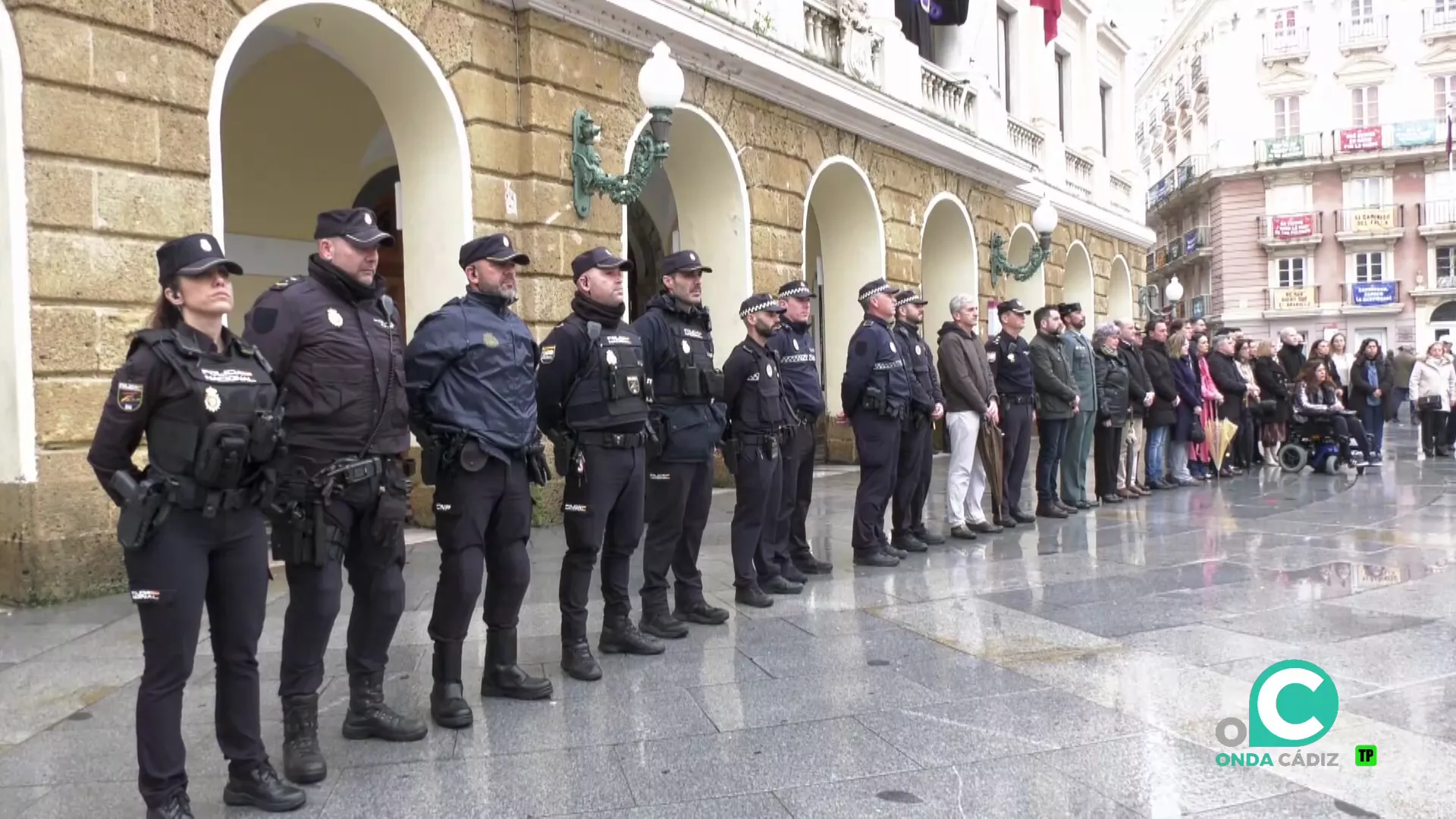 De nuevo las imágenes de respeto por los fallecidos en la catástrofe en el Levante se volverán a repetir en las ciudades españolas