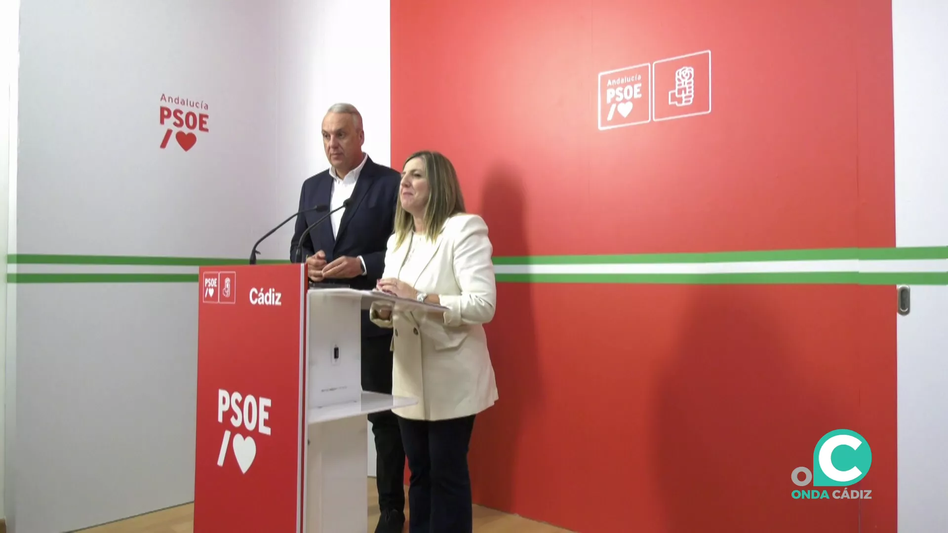 Irene García con Juan Carlos Ruiz Boix en rueda de prensa