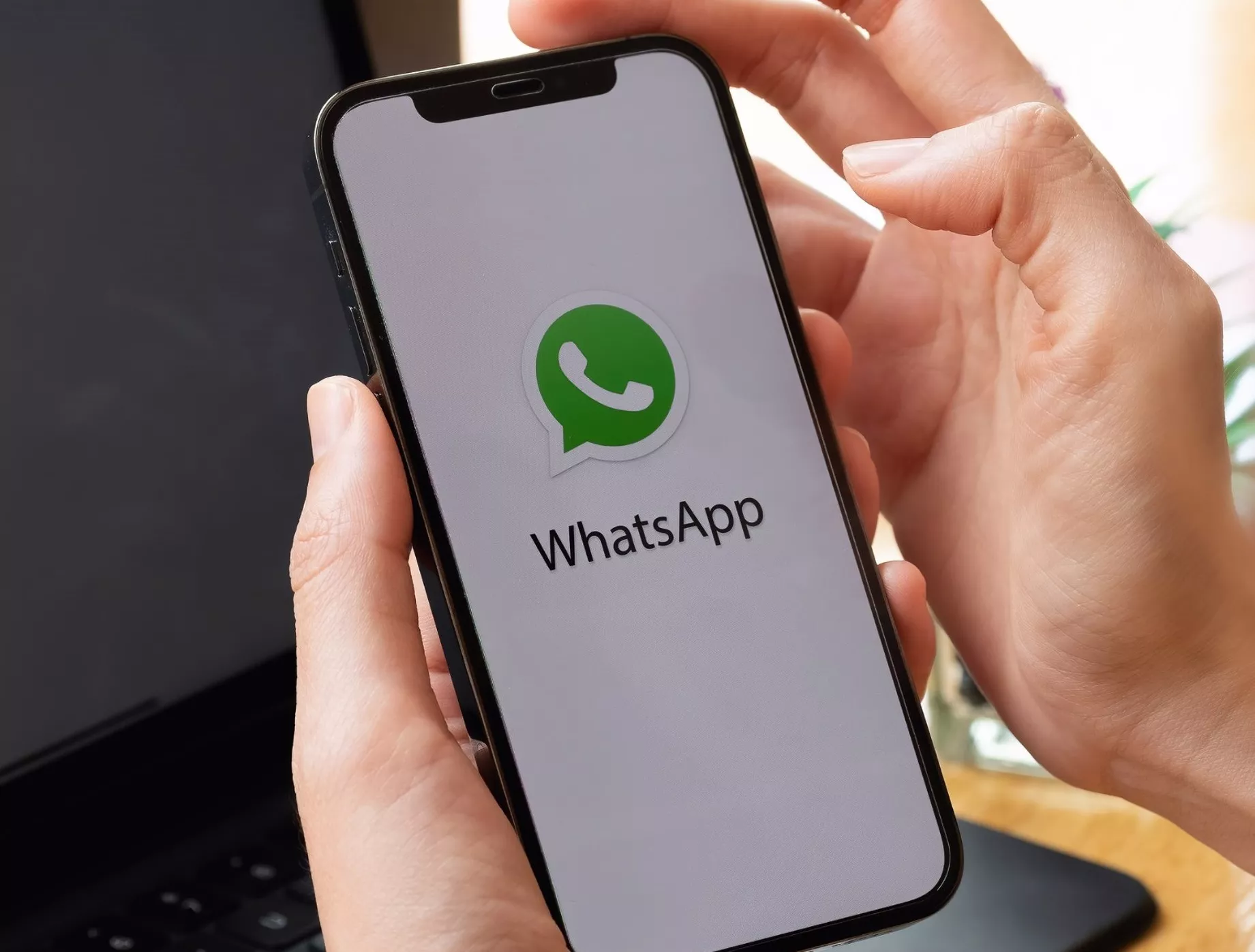 Imagen de WhatsApp en un teléfono móvi