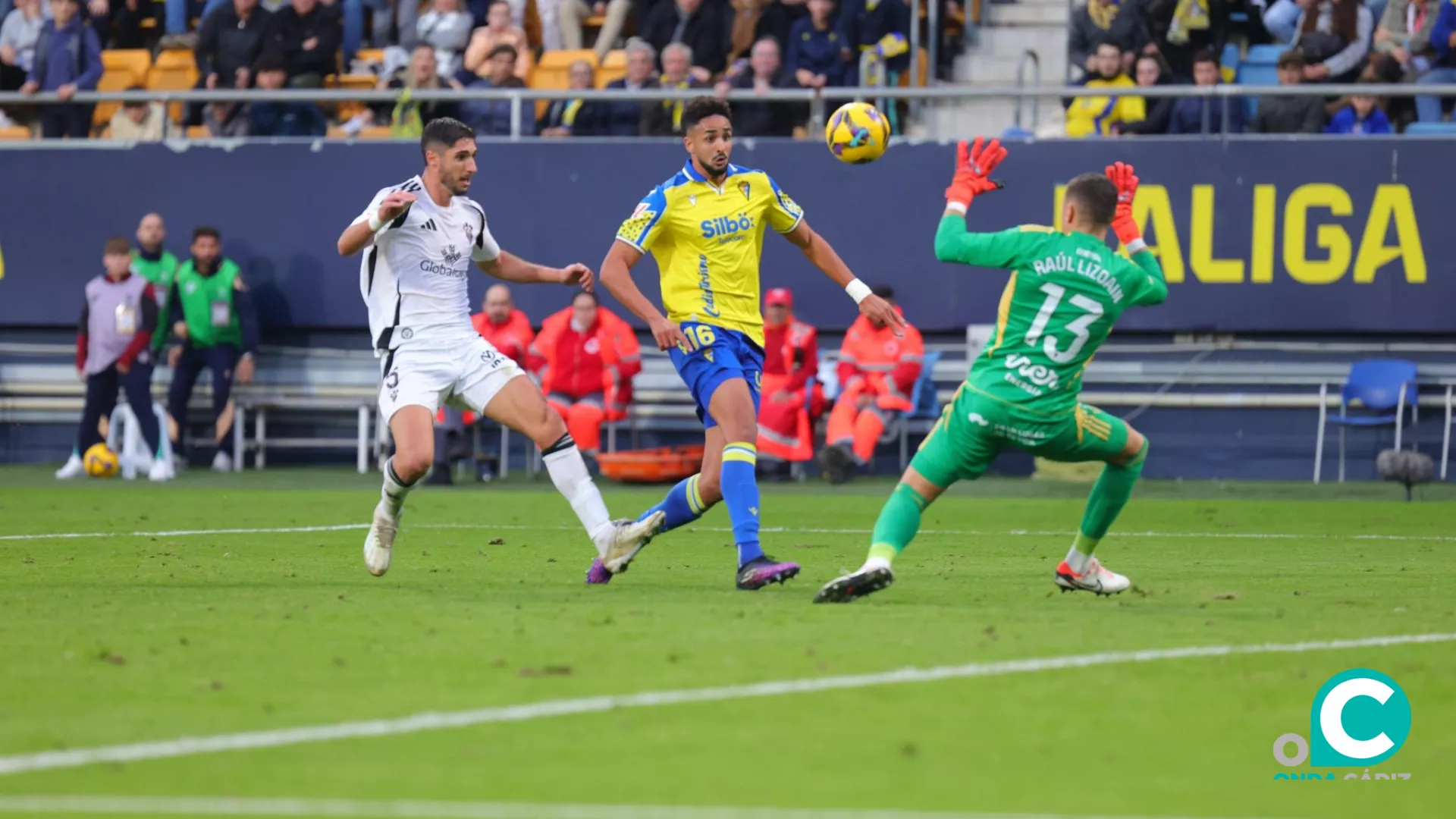 Chris Ramos en una acción del choque (Foto: Cádiz CF)