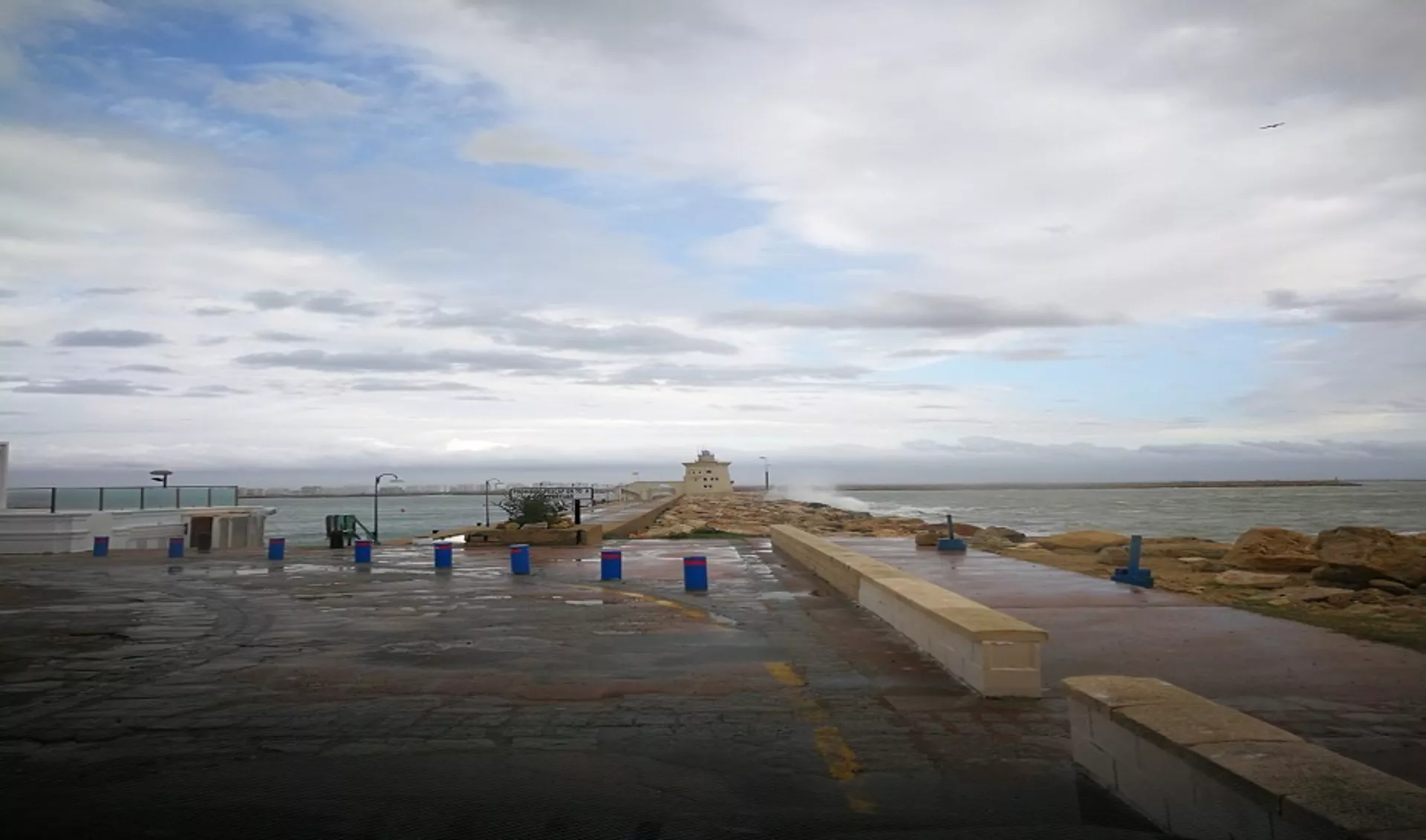 Oleaje en la zona de Puerto Sherry, en El Puerto de Santa María