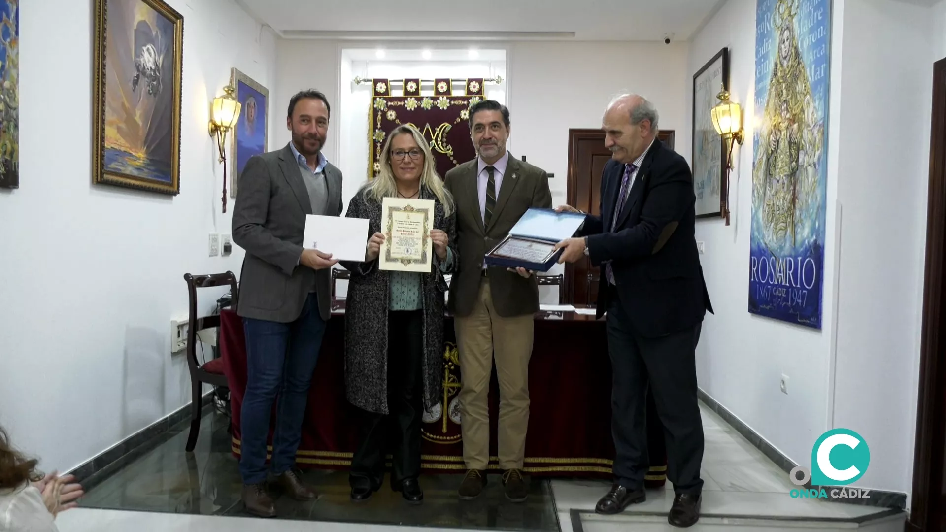 Paloma Ruiz del Portal, ganadora del XVII Certamen Literario Semana Santa de Cádiz "Ana María Chulián".