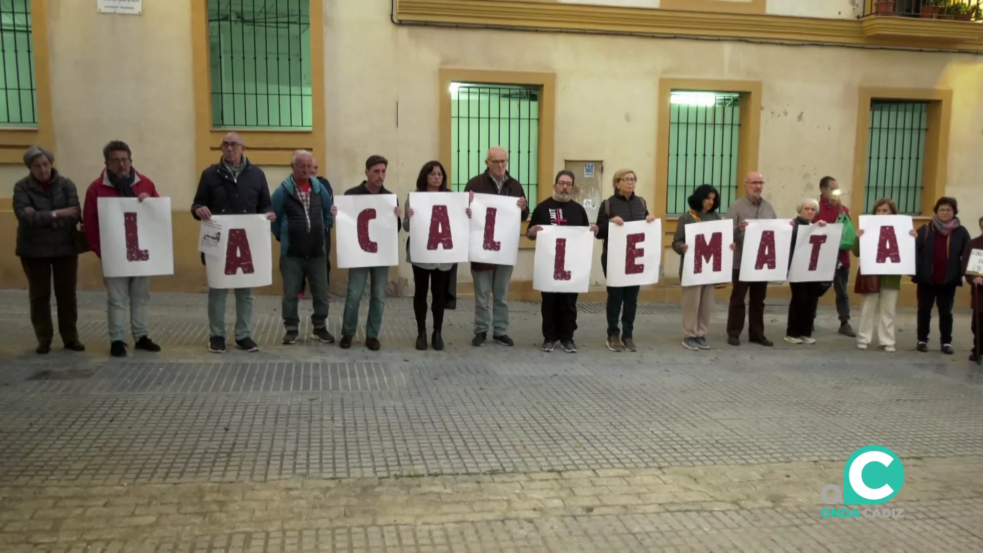 Un momento del acto en el lugar donde falleció la mujer sin techo de 59 años la pasada semana