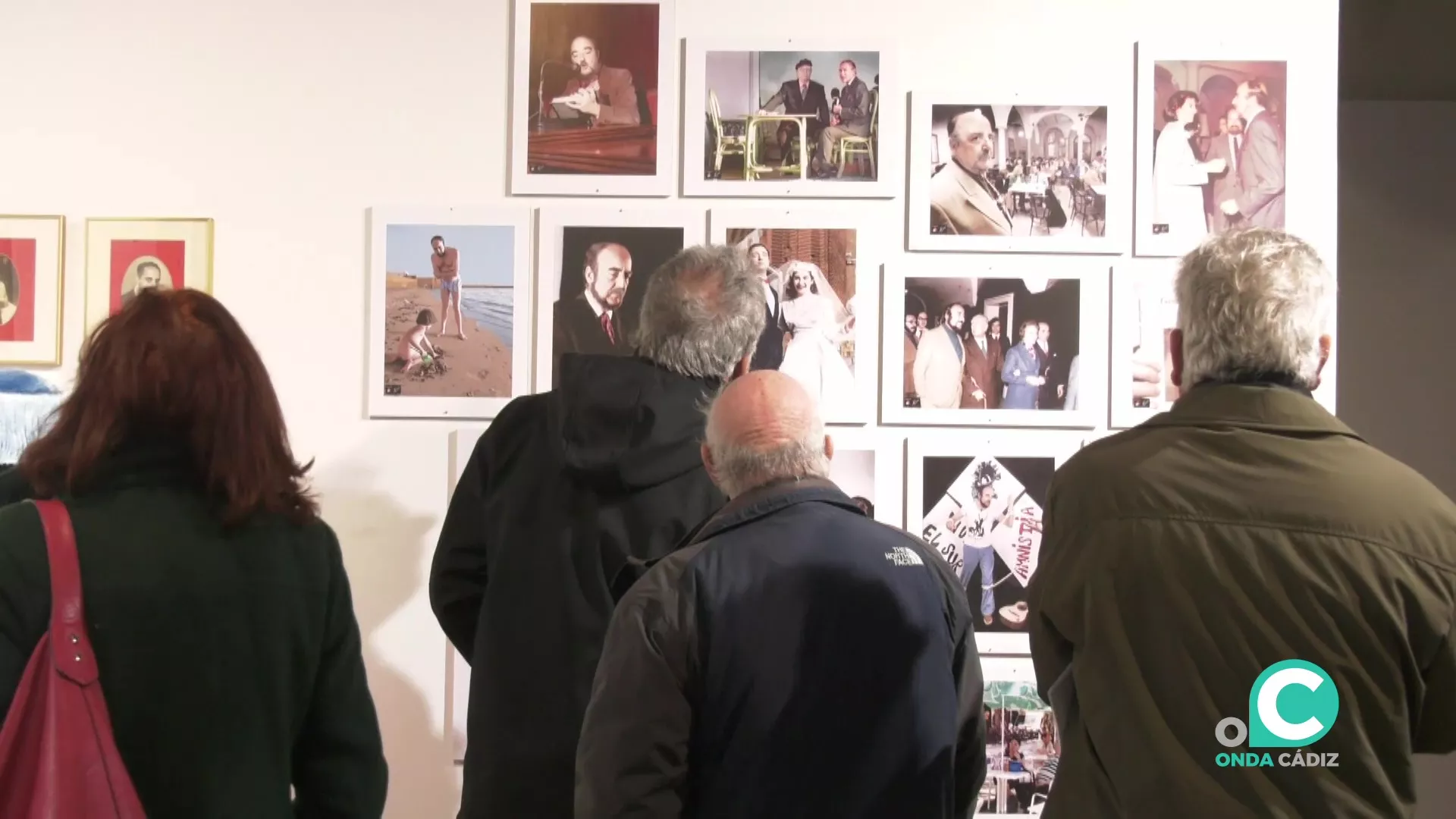 Momento de la inauguración de la exposición ‘Fernando Quiñones, un regalo para Cádiz’.