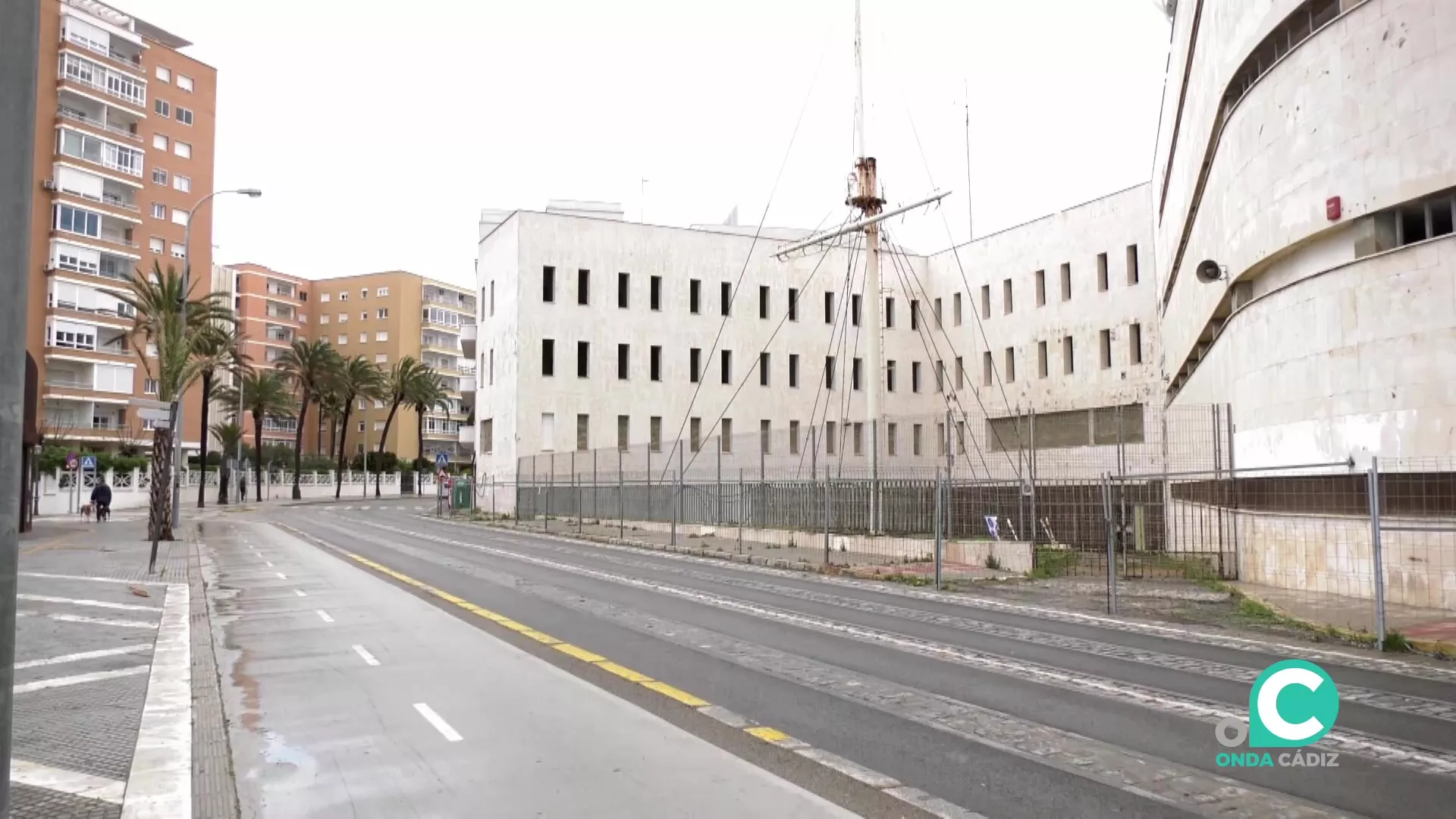 Edificio de Náuticas, situado frente a La Caleta. 