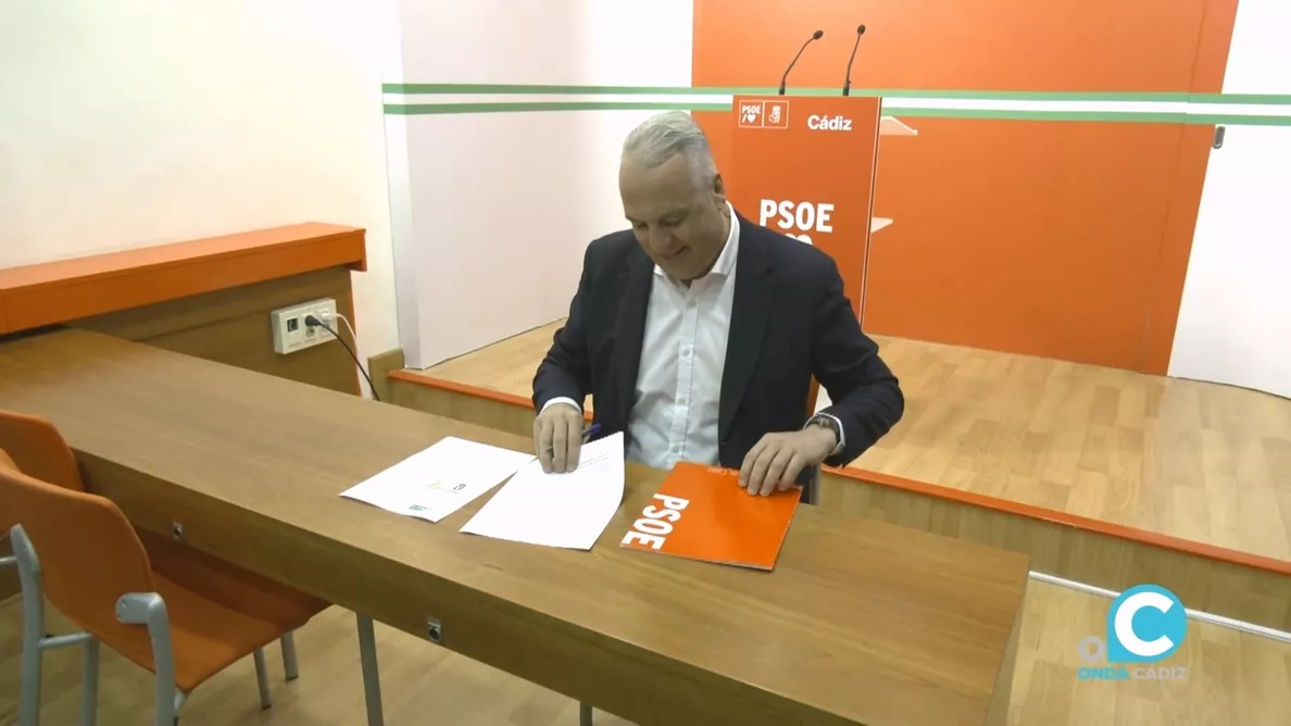 El secretario general del PSOE de Cádiz, Juan Carlos Ruiz Boix, en rueda de prensa.