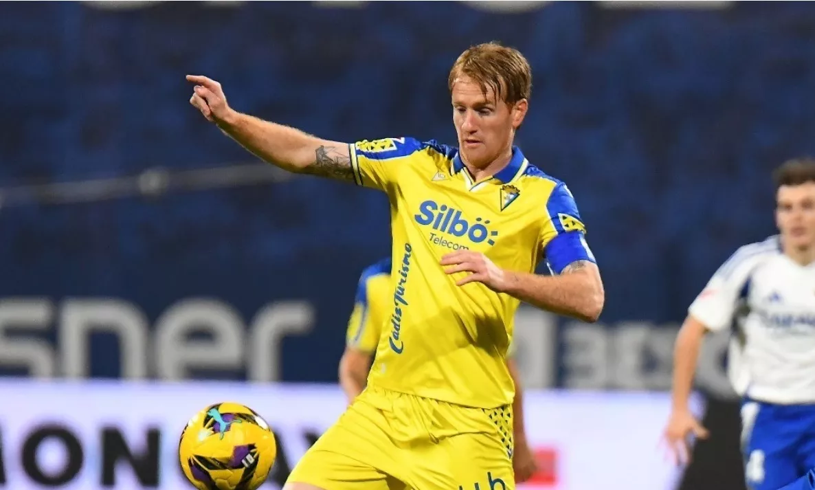 Alex Fernández sustituyó a Rubén Alcaraz en el minuto 41 de partido por lesión El Cádiz CF empató contra el Real Zaragoza en La Romareda en un encuentro sin goles