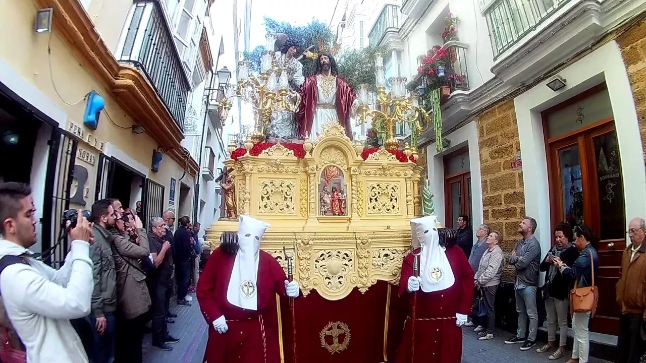 La corporación ha iniciado la campaña "Una puerta a la Esperanza" para recuperar la ilusión entre sus hermanos