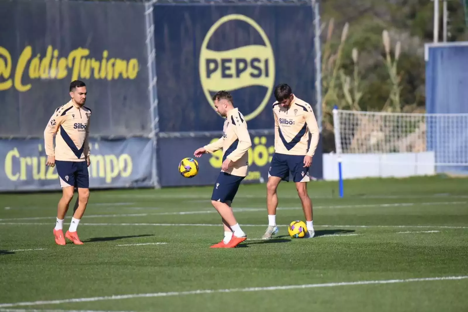 Jugadores cadistas durante la jornada de preparación celebrada este viernes