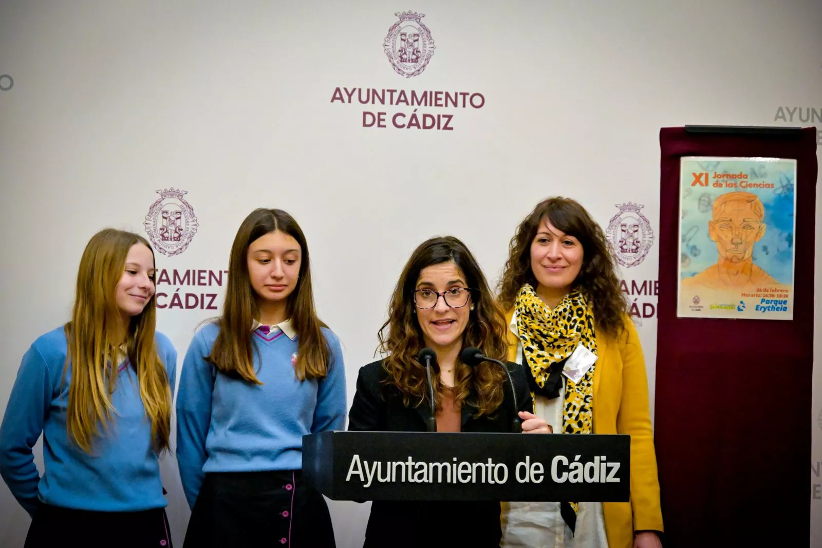 Distintos responsables de la actividad durante la presentación del acontecimiento. Distintos responsables de la actividad durante la presentación del acontecimiento.