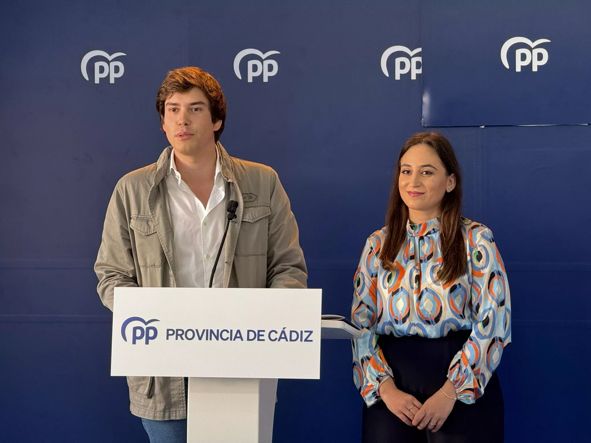 El diputado nacional, Miguel Sastre Uyá, junto a la presidenta provincial de NNGG, Samara Ortiz, durante le rueda de prensa El diputado nacional, Miguel Sastre Uyá, junto a la presidenta provincial de NNGG, Samara Ortiz, durante le rueda de prensa