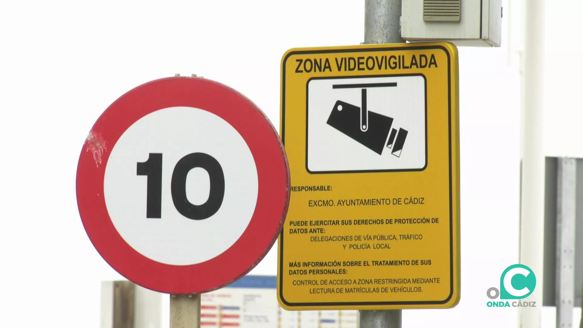 Indicadores de controles del trafico en el centro de la capital gaditana Indicadores de controles del trafico en el centro de la capital gaditana