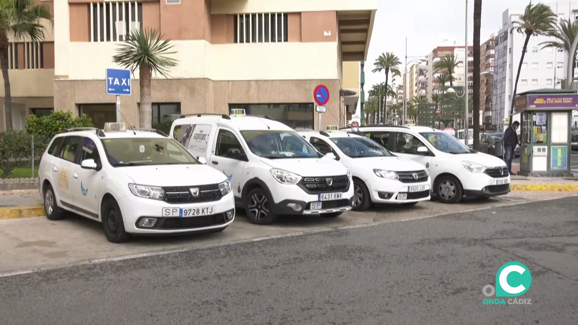 Parada en la glorieta Elios de la capital gaditana
