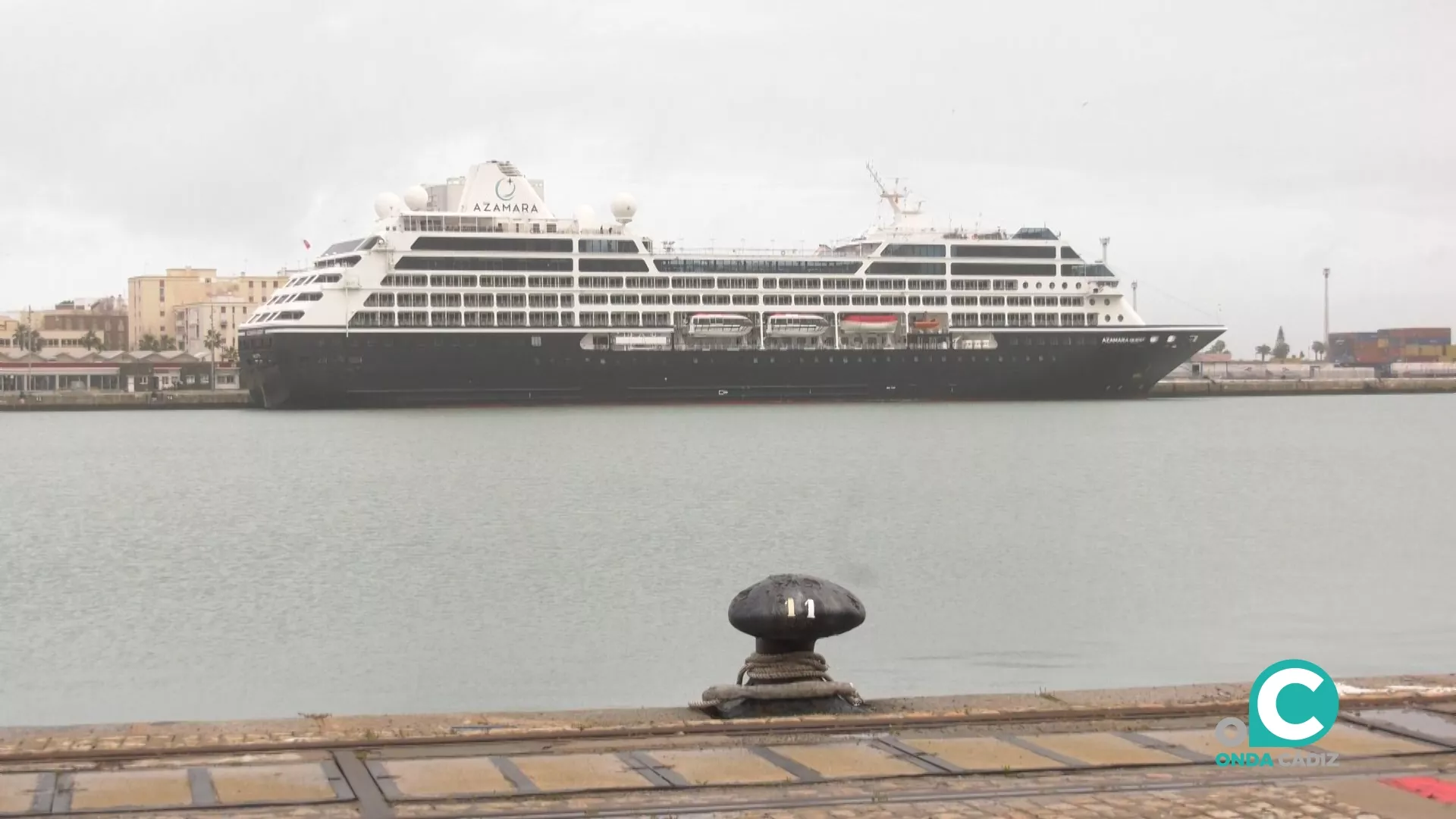 El crucero de lujo Azamara Quest atracado en el muelle gaditano. 