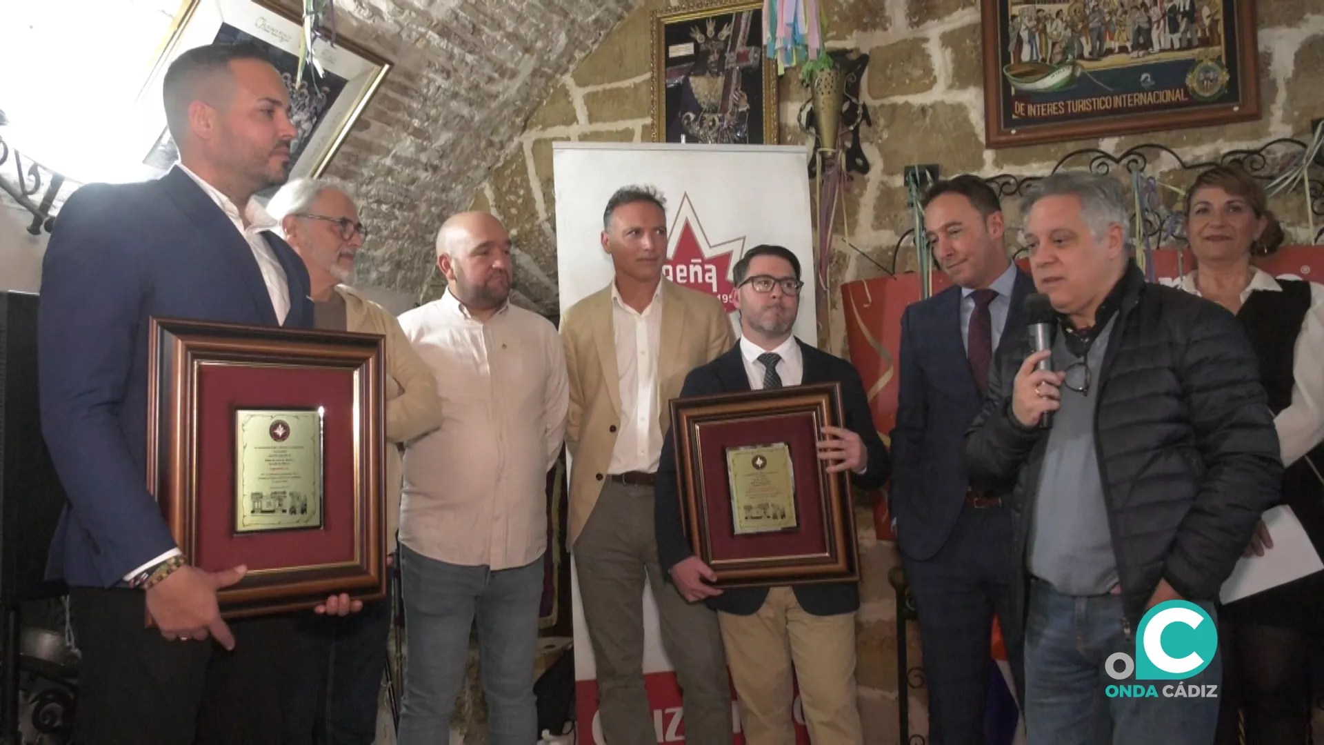 Imagen de la entrega de las distinciones en la peña Paco Alba Imagen de la entrega de las distinciones en la peña Paco Alba