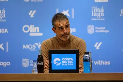 El técnico cadista durante la rueda de prensa tras el choque en La Rosaleda