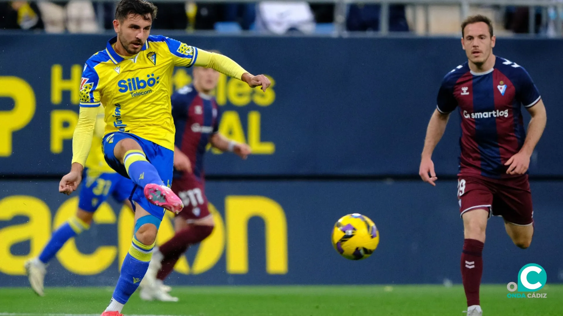 Víctor Chust en una acción del encuentro (Foto: La Liga) Víctor Chust en una acción del encuentro (Foto: La Liga)