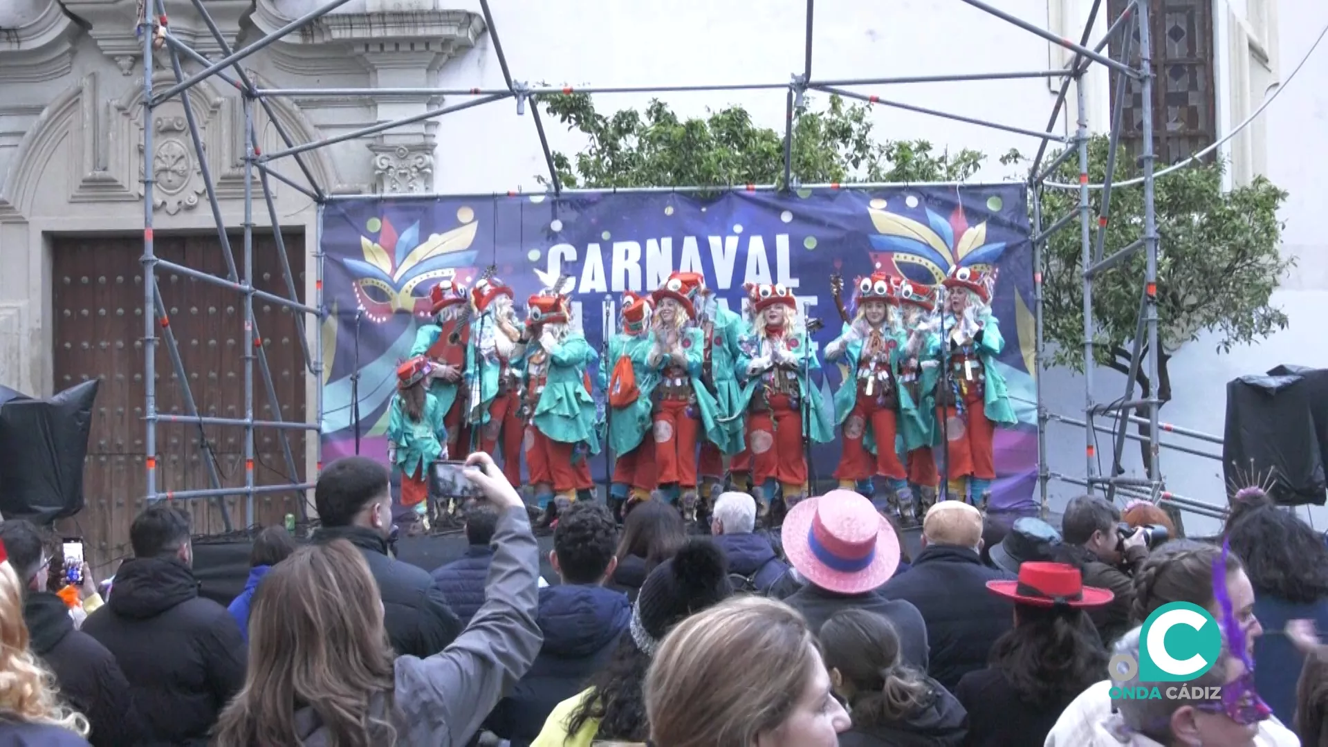Un momento de la actuación de la comparsa "La Majadería" en el tablao de San Francisco. Un momento de la actuación de la comparsa "La Majadería" en el tablao de San Francisco.