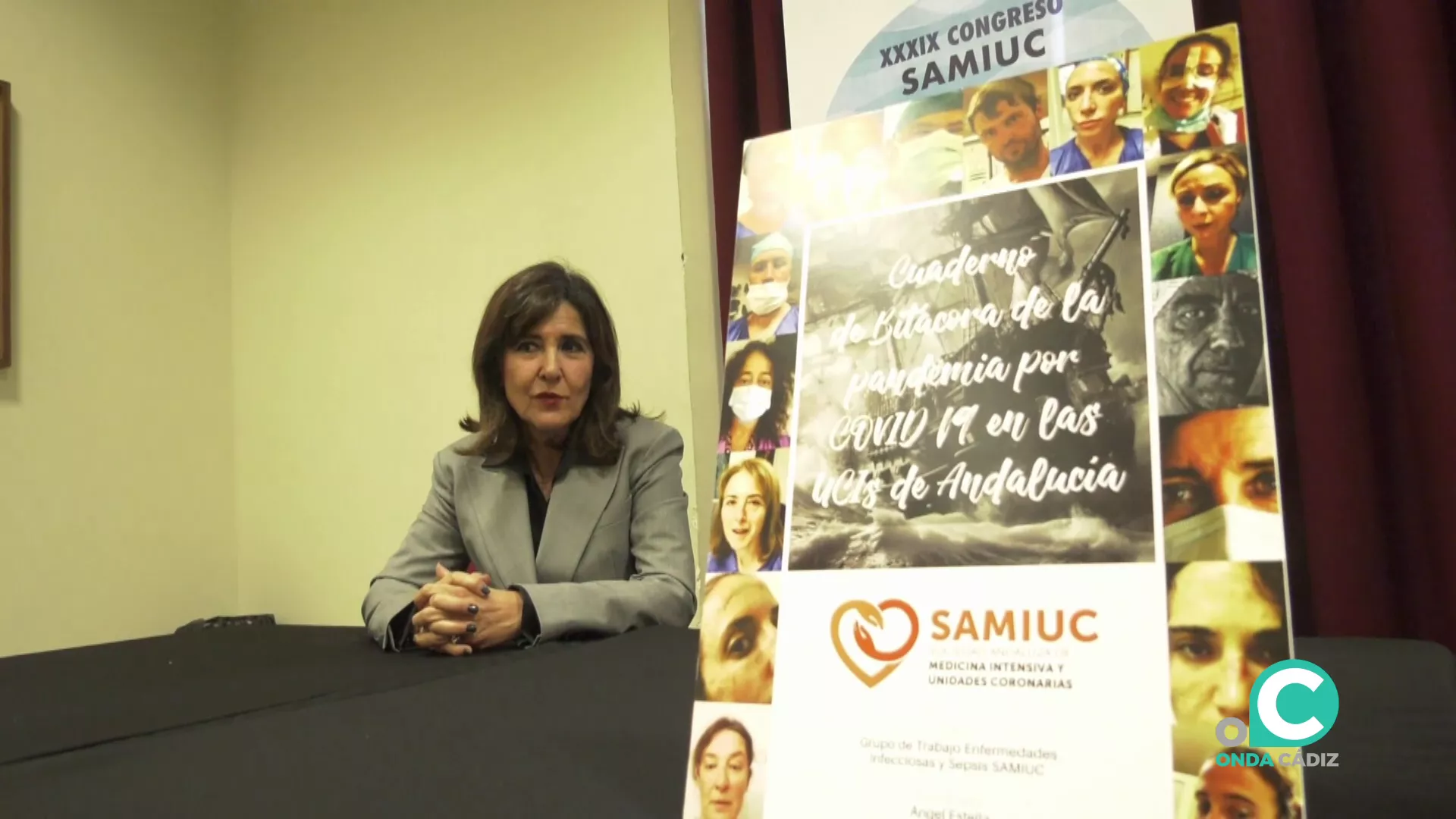 Un momento de la oficialización del documento por la doctora Carmen de la Fuente Un momento de la oficialización del documento por la doctora Carmen de la Fuente