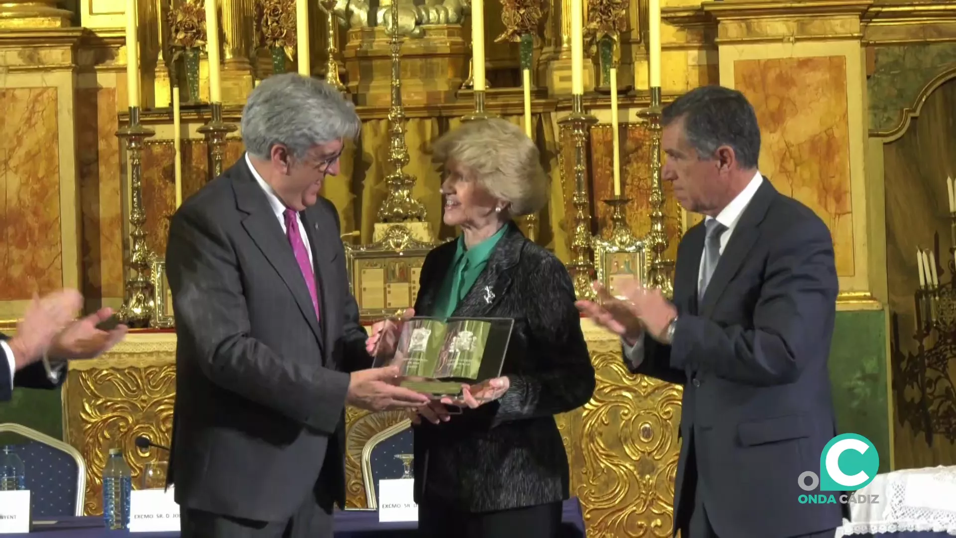 Momento de la entrega del reconocimiento a los Valores Constitucionales