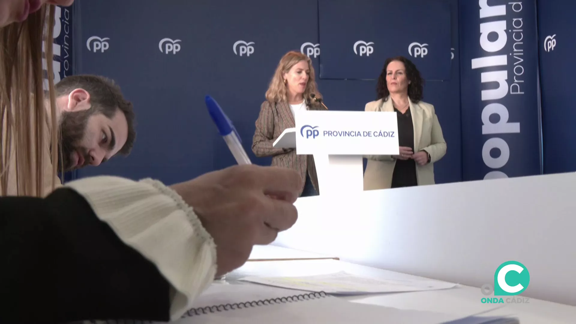 Un momento de la rueda de prensa en la sede del PP de la capital gaditana