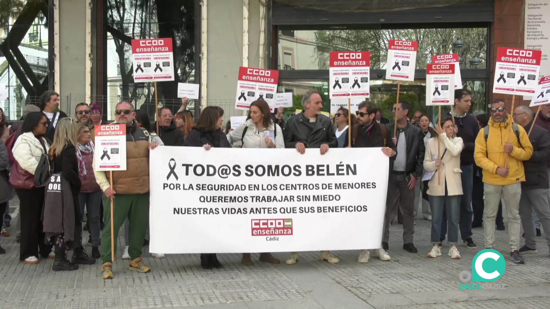 La concentración se efectuó a las puertas de la delegación territorial del Gobierno andaluz en Cádiz