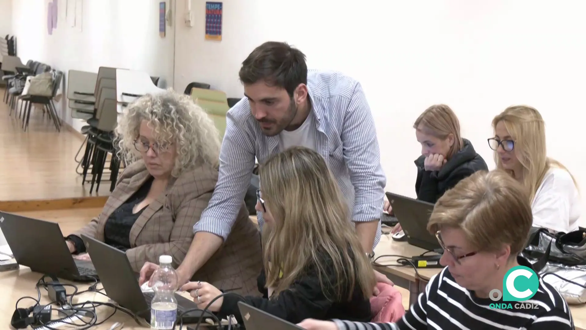 El programa ayuda a las mujeres desempleadas de Cádiz para la inserción en el mercado laboral. El programa ayuda a las mujeres desempleadas de Cádiz para la inserción en el mercado laboral.