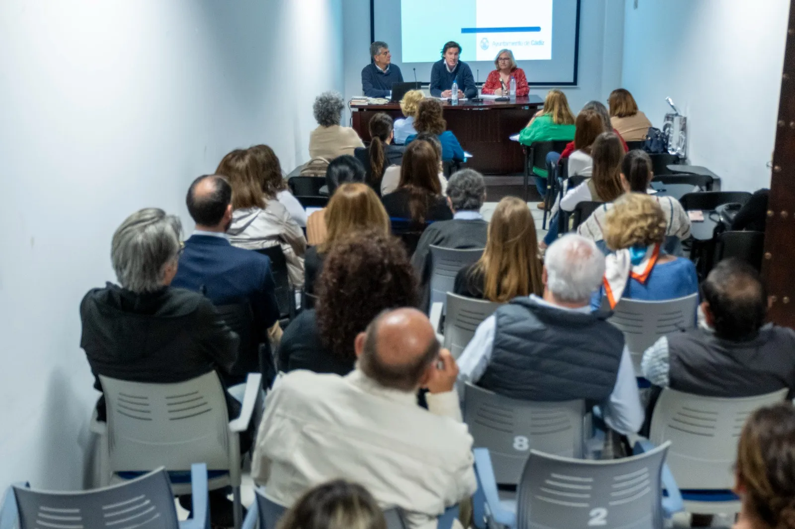 Momento de la reunión con entidades sociales de la ciudad. Momento de la reunión con entidades sociales de la ciudad.