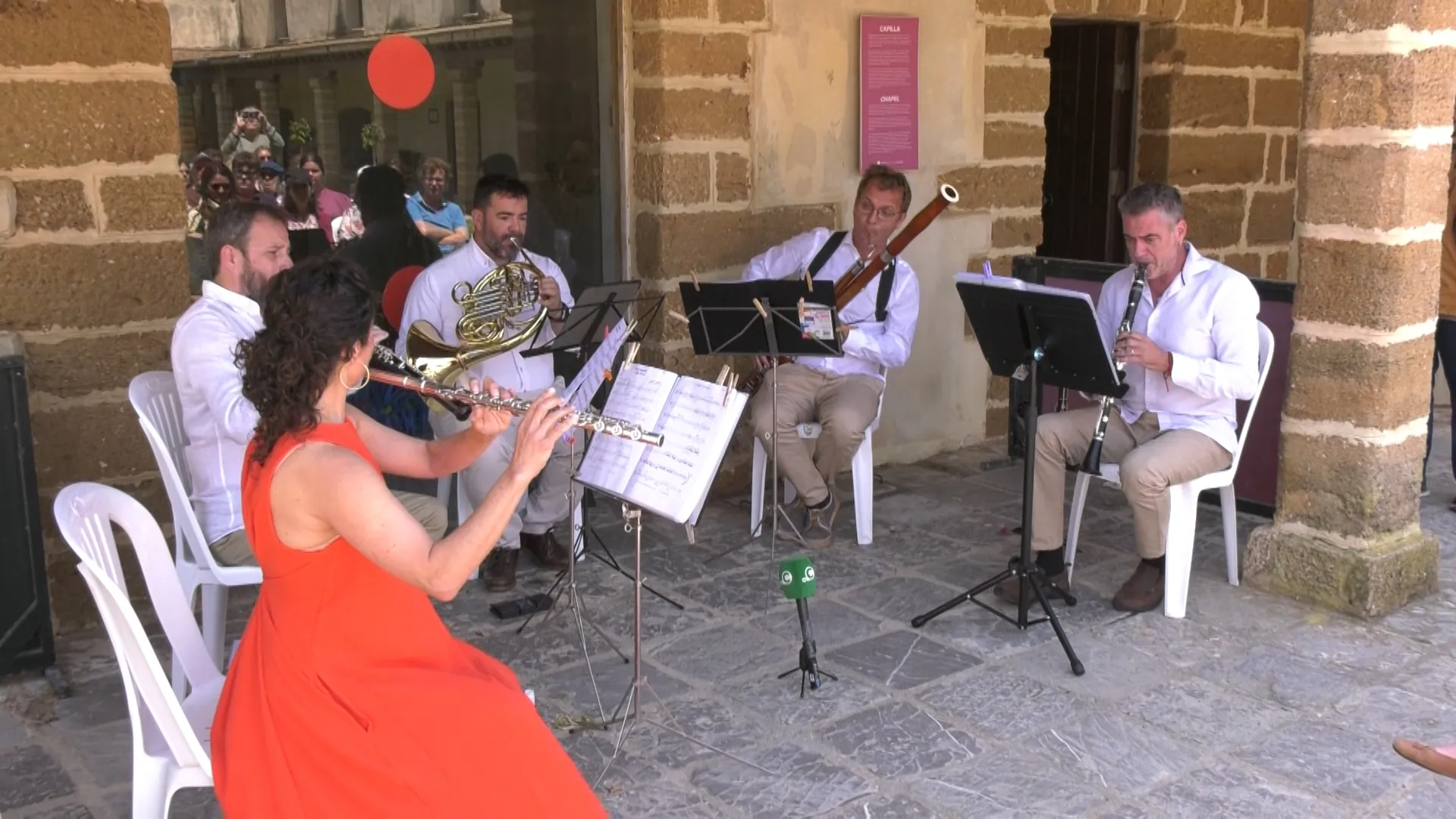 Actuación del grupo de viento Erytheia en Santa Catalina. ...