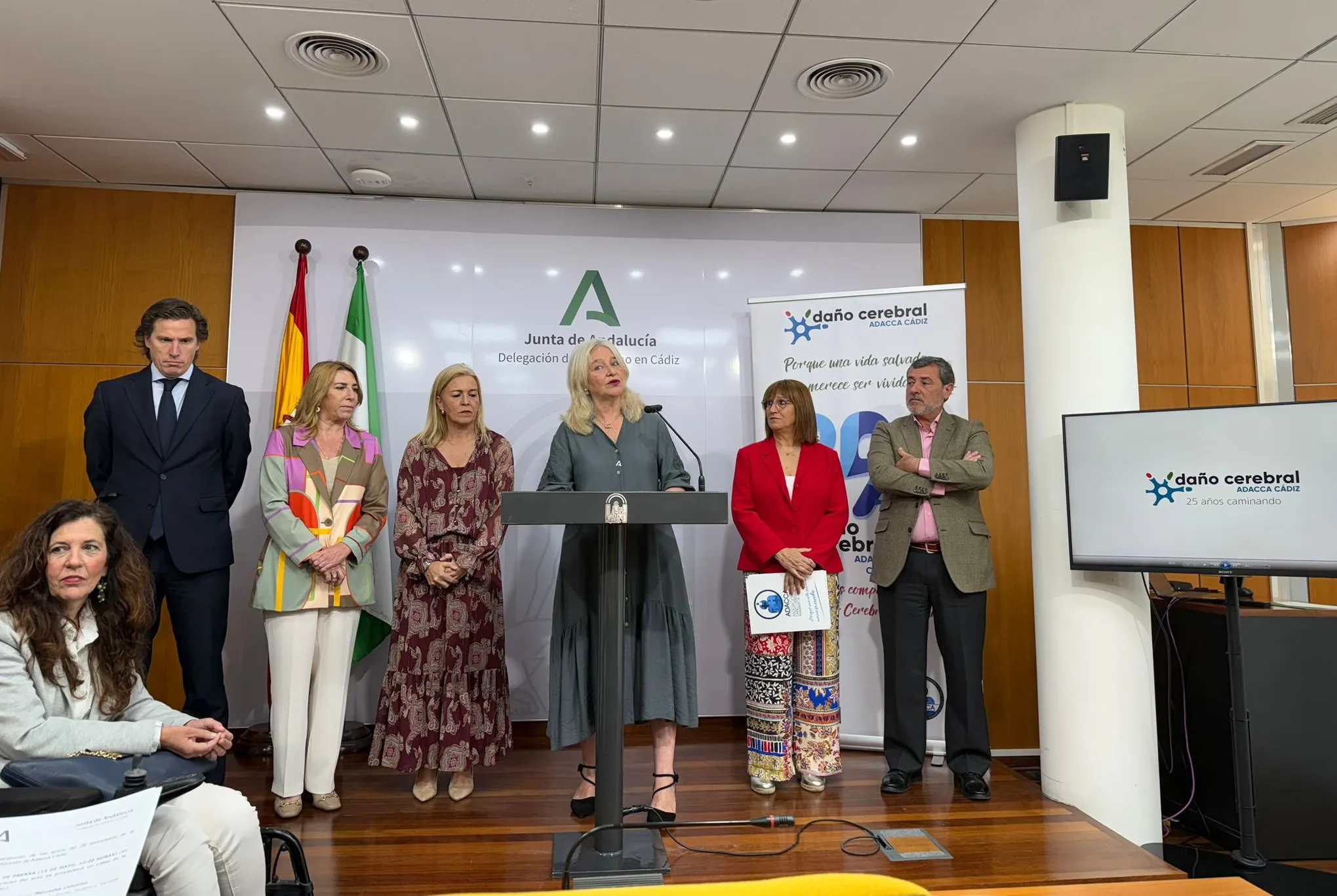 La delegada de la Junta en Cádiz, Mercedes Colombo, presenta los actos organizados por la Asociación de Daño Cerebral Adquirido de Cádiz. La delegada de la Junta en Cádiz, Mercedes Colombo, presenta los actos organizados por la Asociación de Daño Cerebral Adquirido de Cádiz.