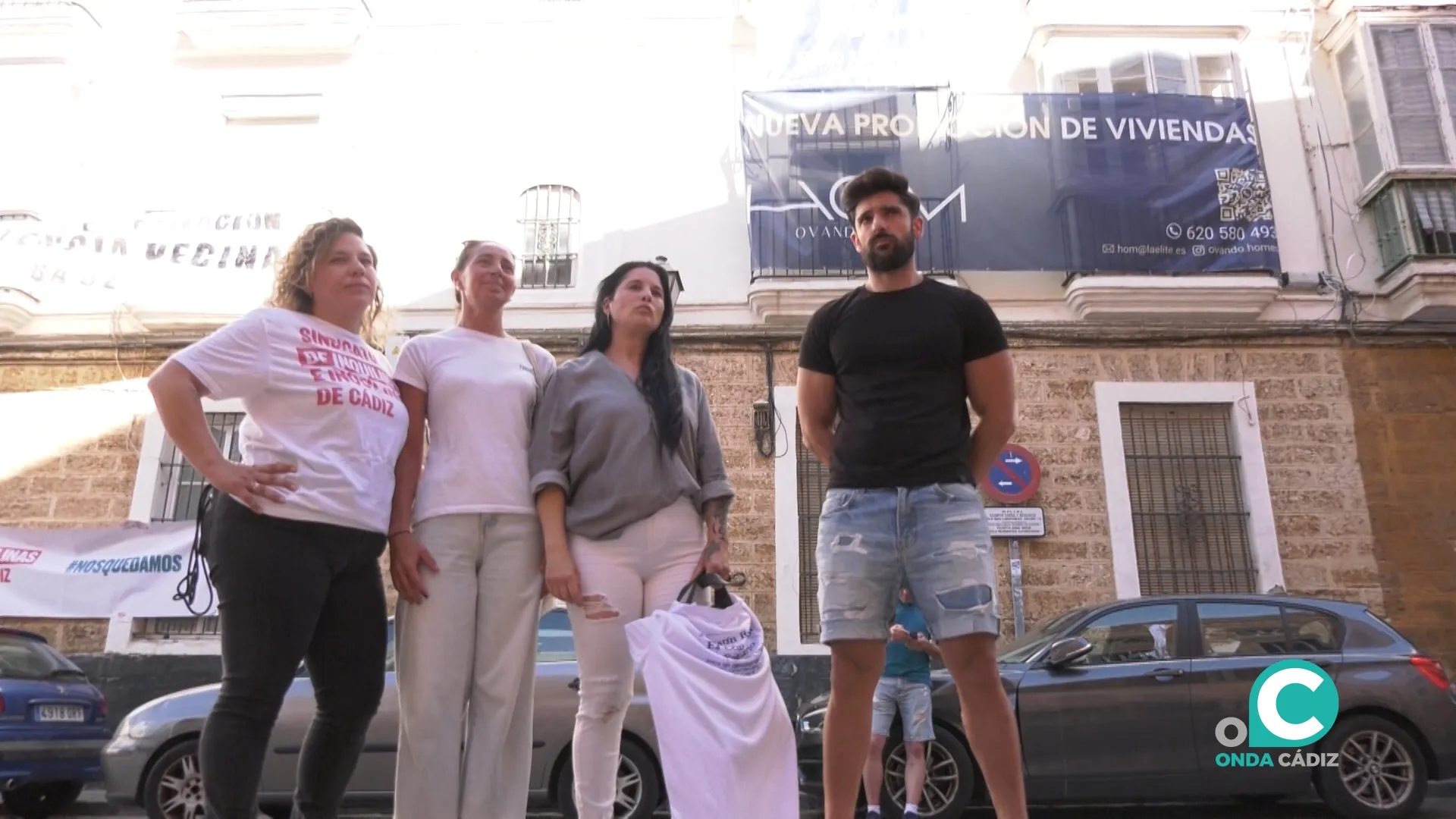 El sindicato de inquilinos, y vecinos del barrio han apoyado a las familias afectadas. El sindicato de inquilinos, y vecinos del barrio han apoyado a las familias afectadas.