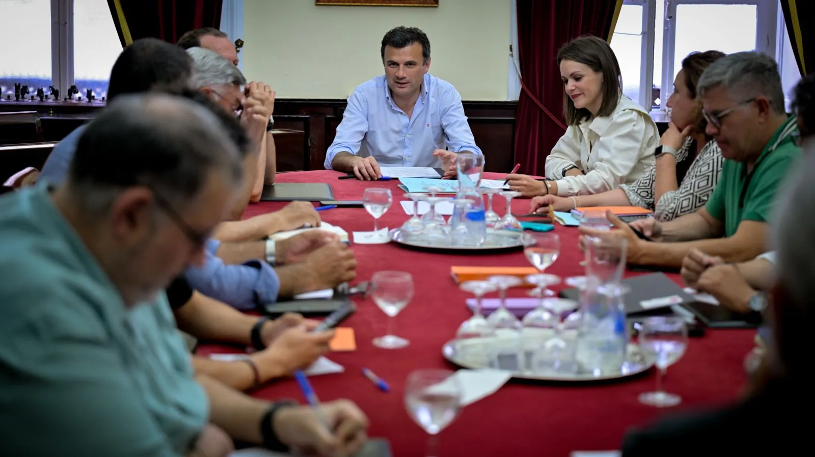 El alcalde de Cádiz, Bruno García, y la teniente de alcalde de Fiestas del Ayuntamiento, Beatriz Gandullo, han presidido el Consejo de Participación de COAC. El alcalde de Cádiz, Bruno García, y la teniente de alcalde de Fiestas del Ayuntamiento, Beatriz Gandullo, han presidido el Consejo de Participación de COAC.