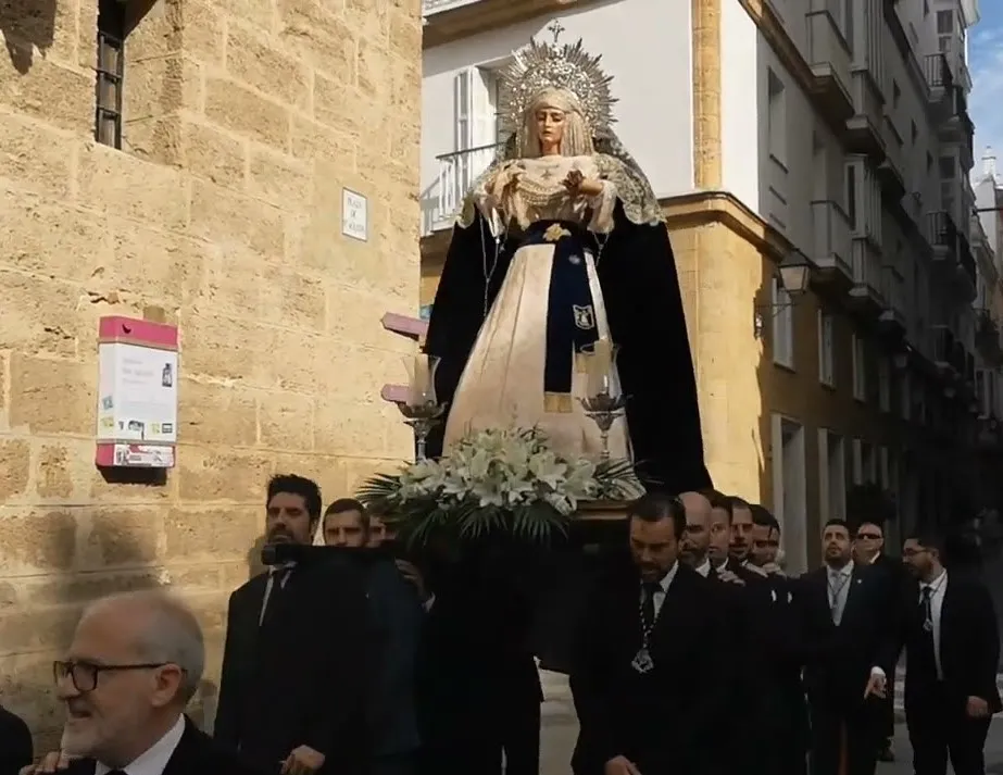 La Virgen de los Desamparados fue trasladada en 2024 a la residencia de mayores de San Juan de Dios La cofradía de Jesús Caído organiza en el primer fin de semana de mayo los actos dedicados a la Virgen