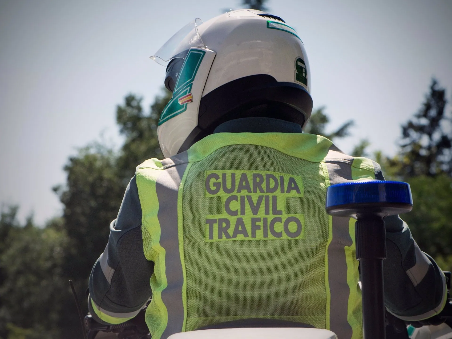 Agente de la Guardia Civil de Tráfico. Agente de la Guardia Civil de Tráfico.