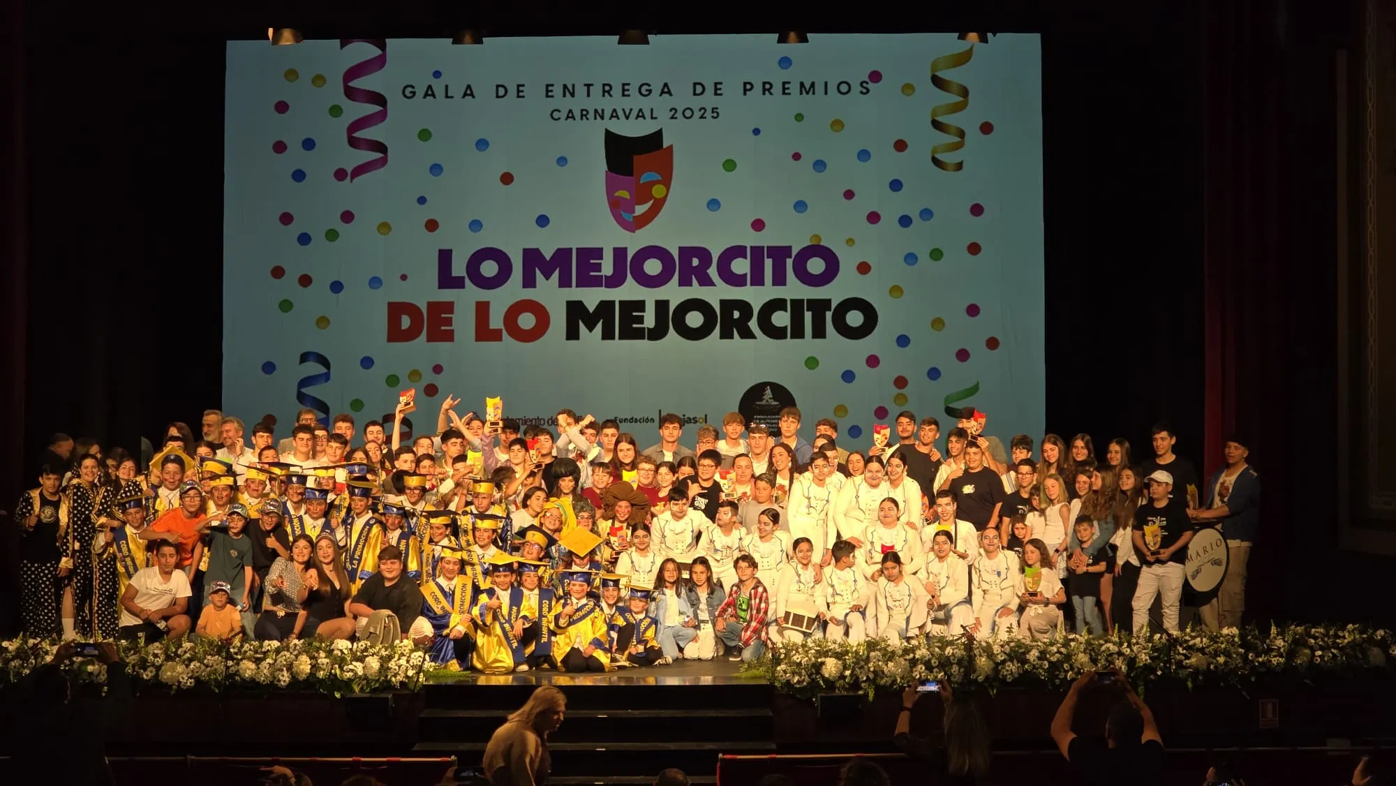 Todos los galardonados de la segunda edición de 'Lo Mejorcito de lo Mejorcito' posando en una foto de familia. Todos los galardonados de la segunda edición de 'Lo Mejorcito de lo Mejorcito' posando en una foto de familia.
