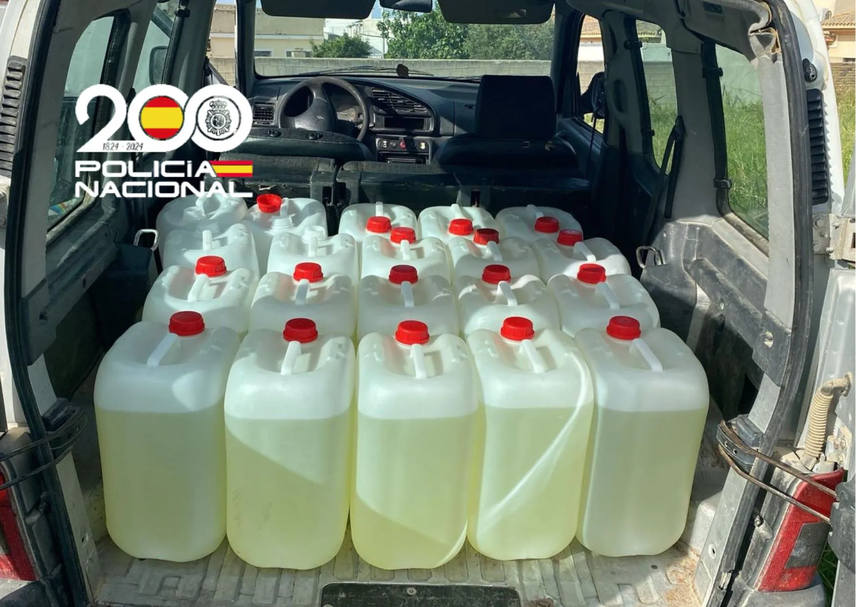 Incautadas 1.450 litros de gasolina destinado al suministro de narcolanchas. Incautadas 1.450 litros de gasolina destinado al suministro de narcolanchas.