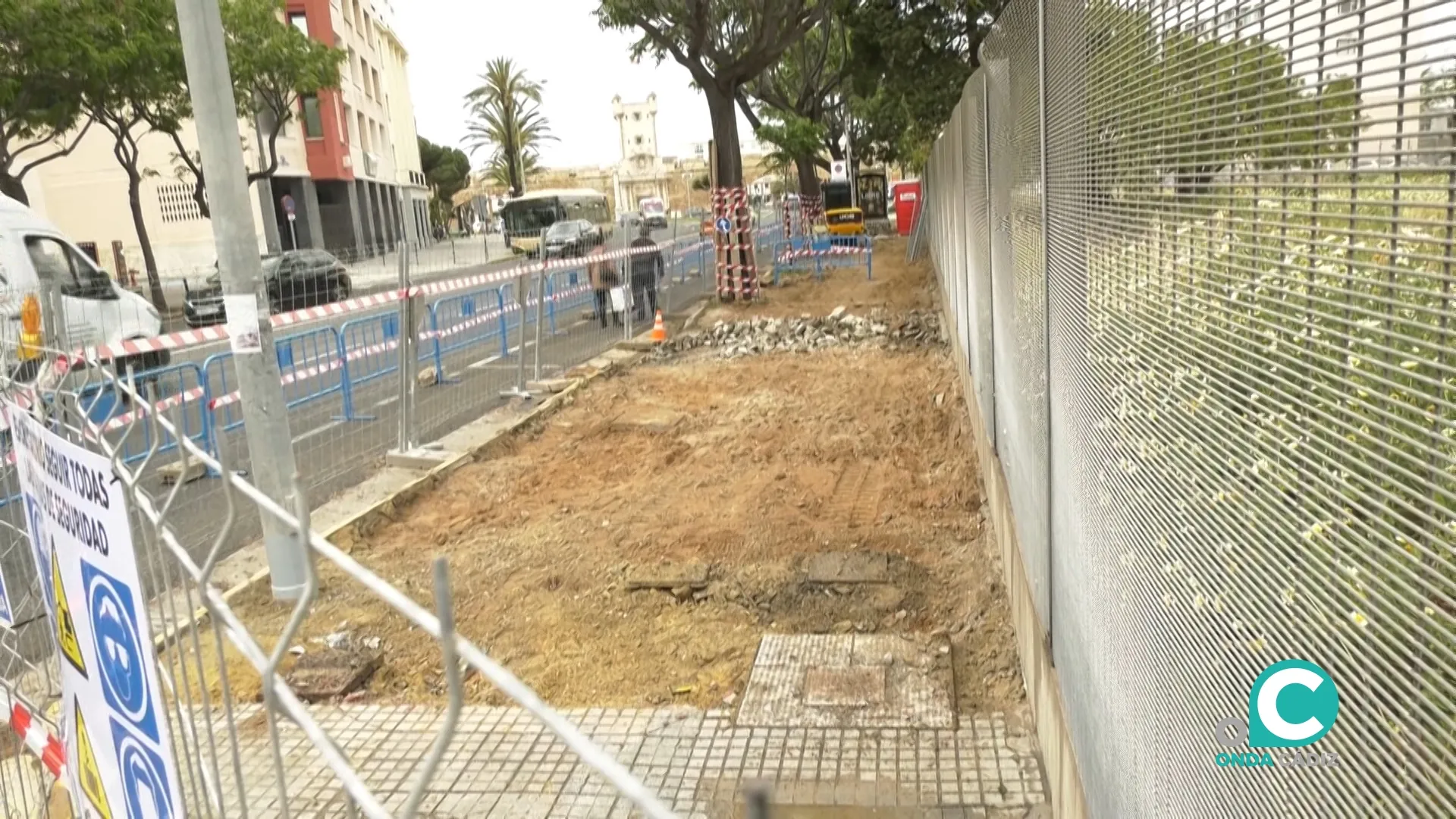 Las obras de mejora en el acerado han comenzado en la avenida Andalucía y en otras zonas de la ciudad. Las obras de mejora en el acerado han comenzado en la avenida Andalucía y en otras zonas de la ciudad.