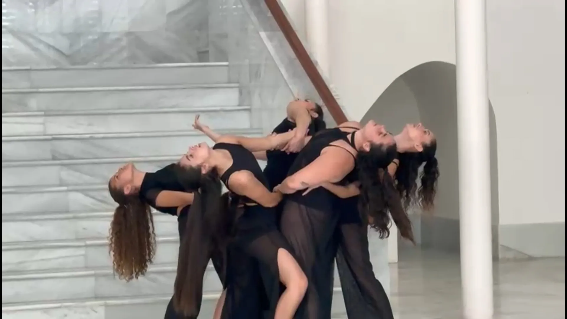 Espectáculo de Danza Contemporánea de la escuela de Maribel Gallardo en el ECCO. ...