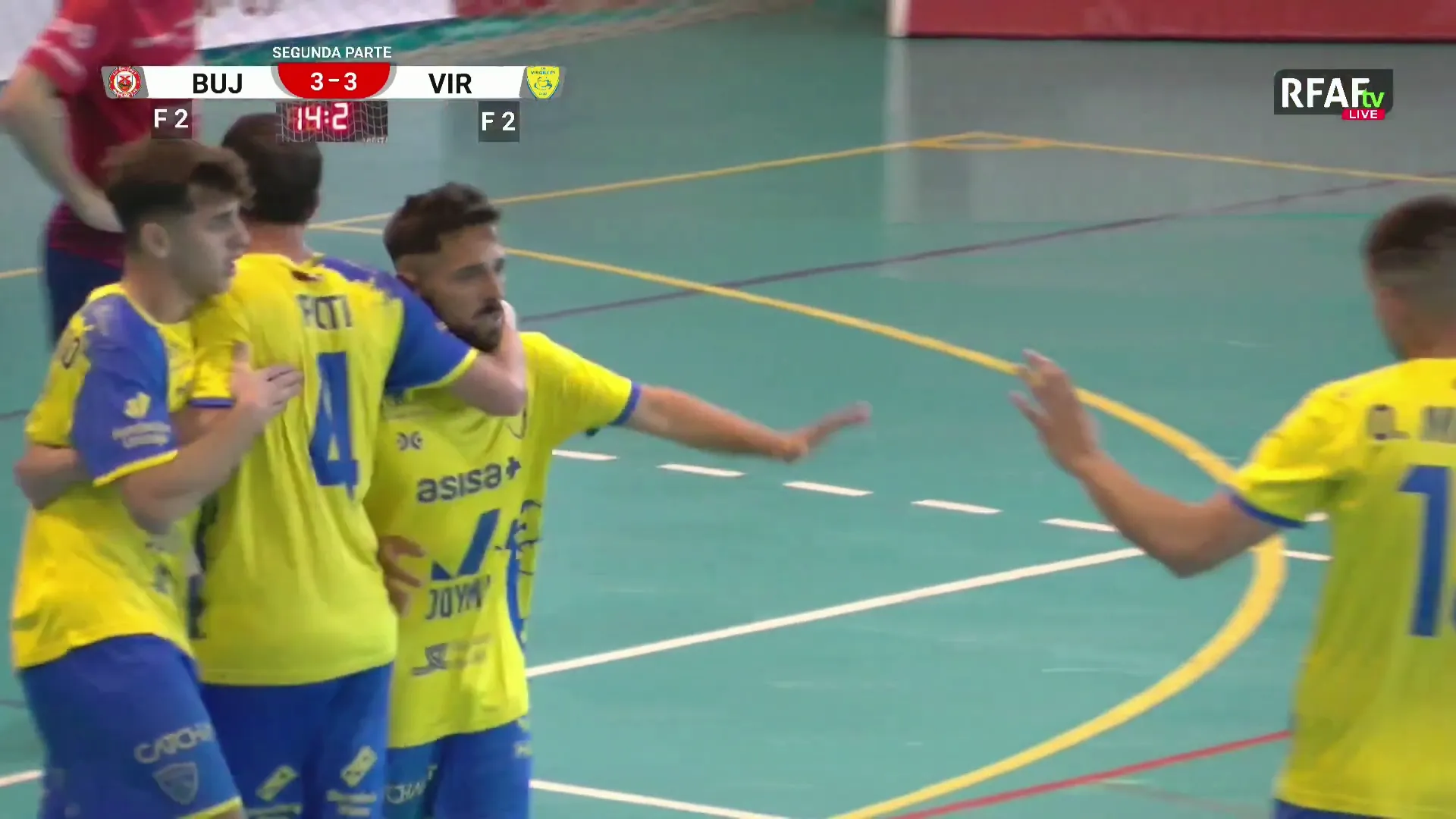 Jugadores gaditanos celebran uno de los goles que le dieron la victoria en tierras cordobesas Jugadores gaditanos celebran uno de los goles que le dieron la victoria en tierras cordobesas