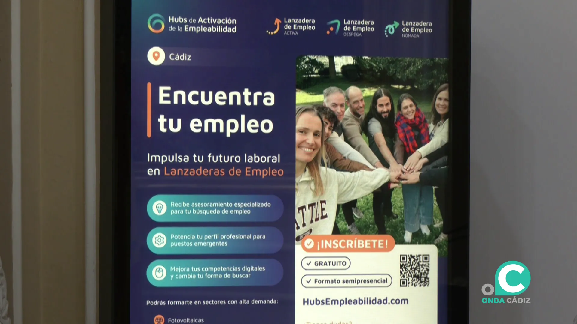 Cartel promocional de la plataforma de inserción laboral durante este miércoles en el Ayuntamiento Cartel promocional de la plataforma de inserción laboral durante este miércoles en el Ayuntamiento