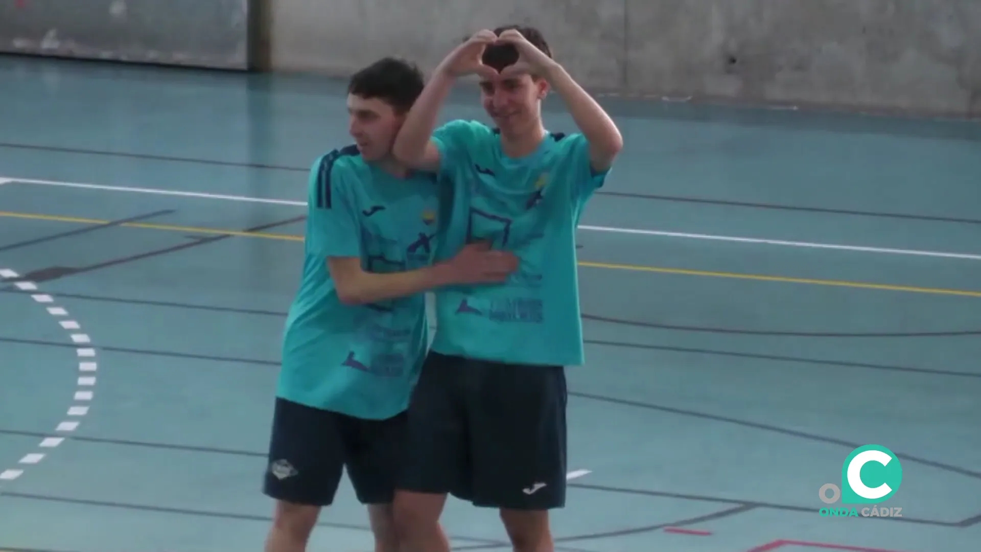 Jugadores gaditanos celebran un gol obtenido en un encuentro en el pabellón del Casco Histórico Jugadores gaditanos celebran un gol obtenido en un encuentro en el pabellón del Casco Histórico