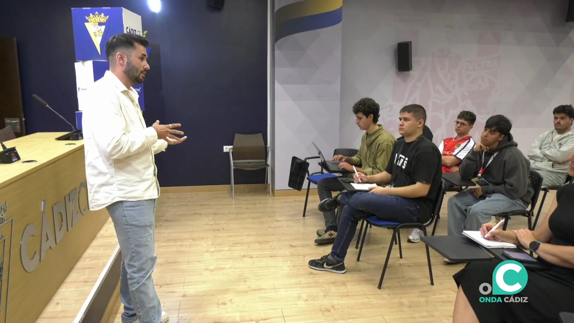La jornada sirvió para instruir a los trabajadores de la entidad sobre conceptos básicos sobre igualdad y diversidad La jornada sirvió para instruir a los trabajadores de la entidad sobre conceptos básicos sobre igualdad y diversidad