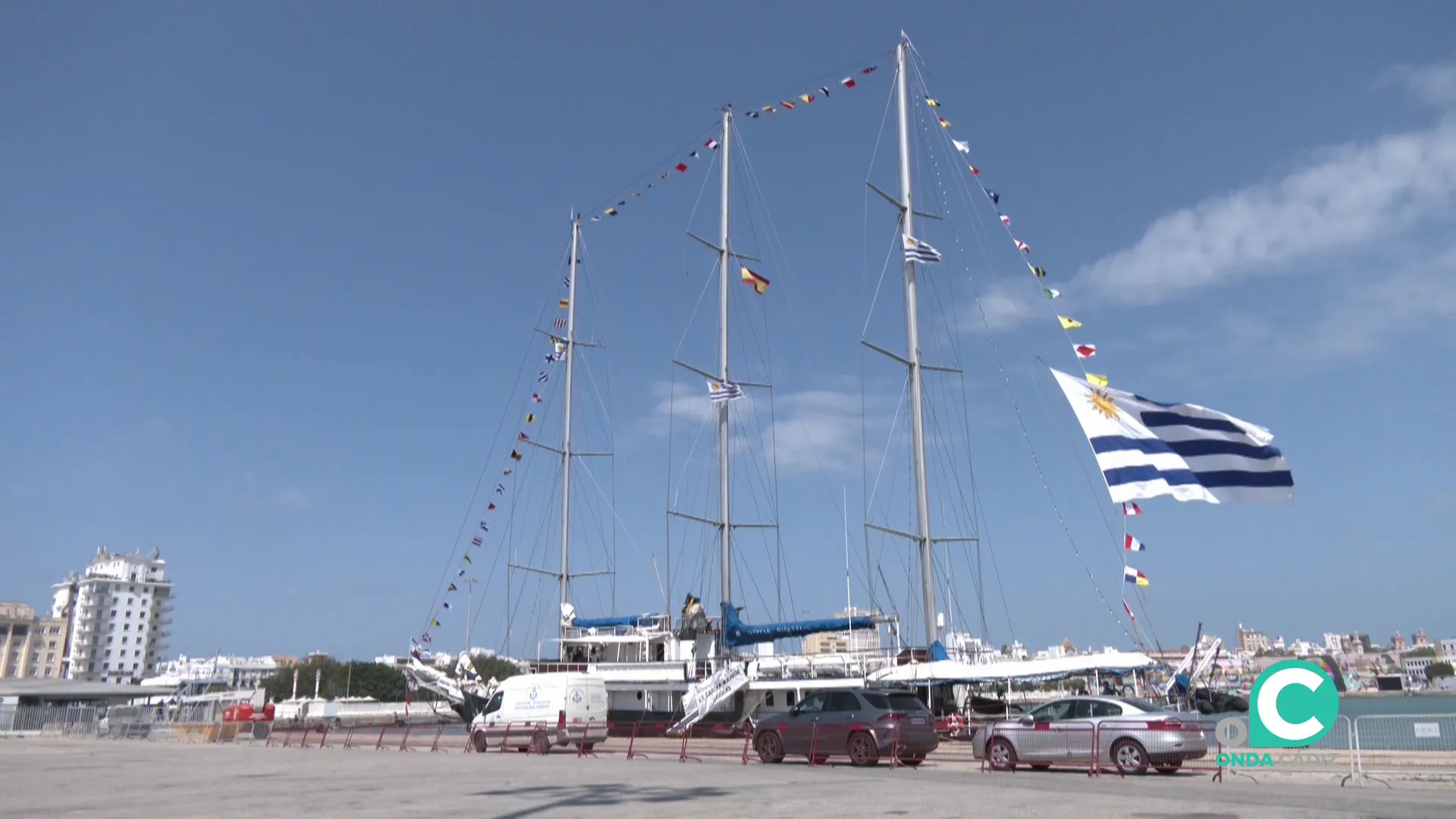 El navio charrúa en el muelle gaditano este viernes El navio charrúa en el muelle gaditano este viernes