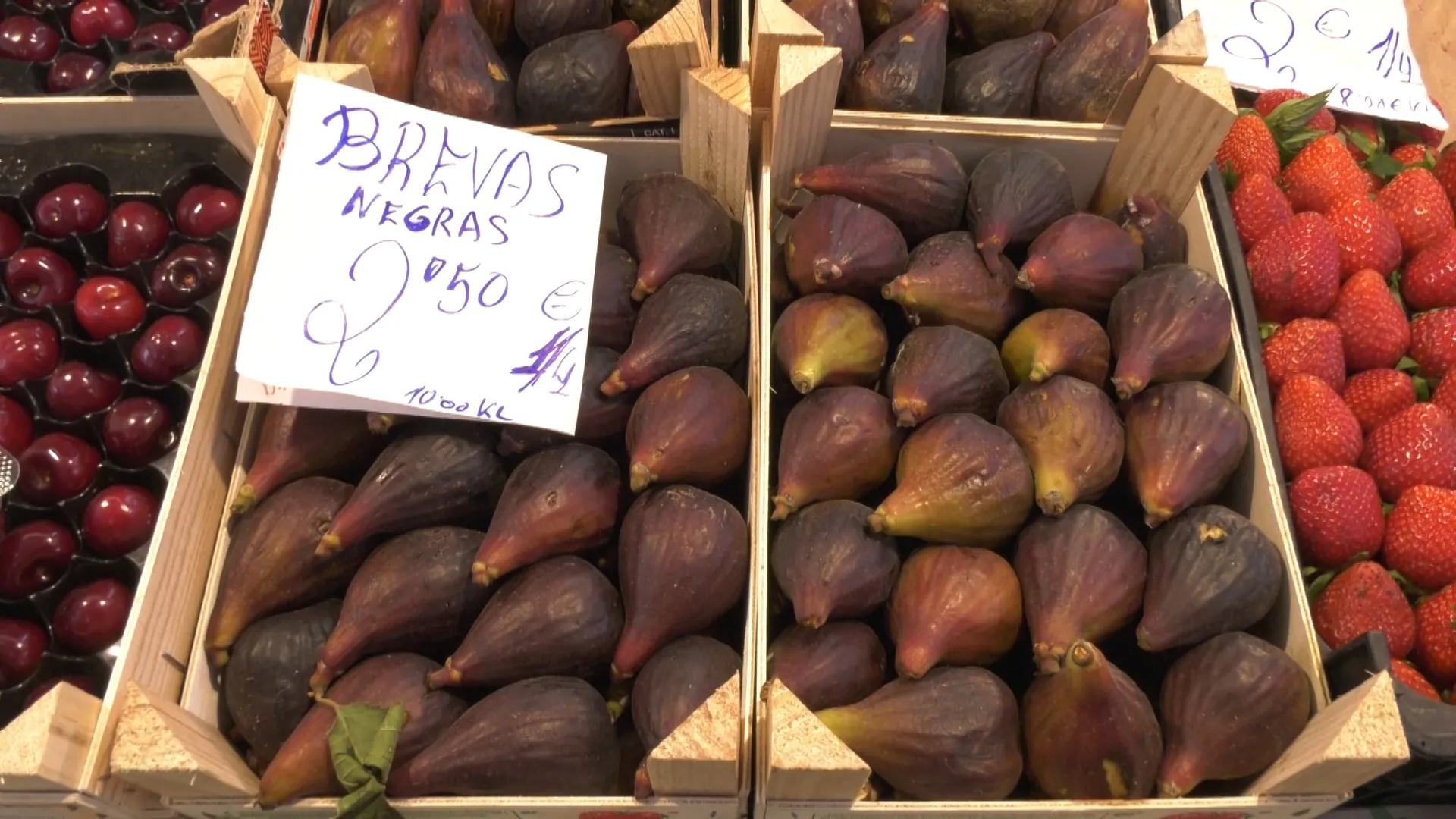 Imagen de un puesto de frutas del Mercado Central de Cádiz. Imagen de un puesto de frutas del Mercado Central de Cádiz.