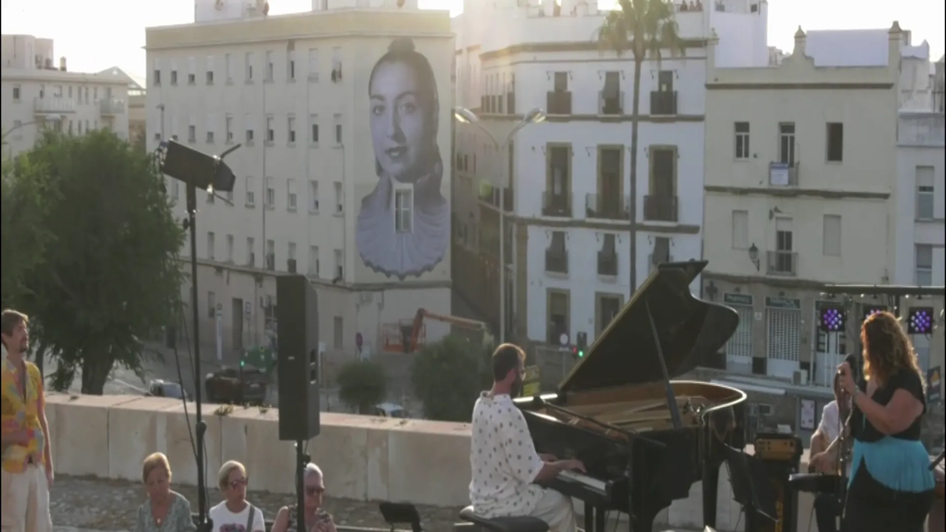Imagen del concierto homenaje a La Perla de Cádiz en el paseo superior de Puerta de Tierra. Imagen del concierto homenaje a La Perla de Cádiz en el paseo superior de Puerta de Tierra.