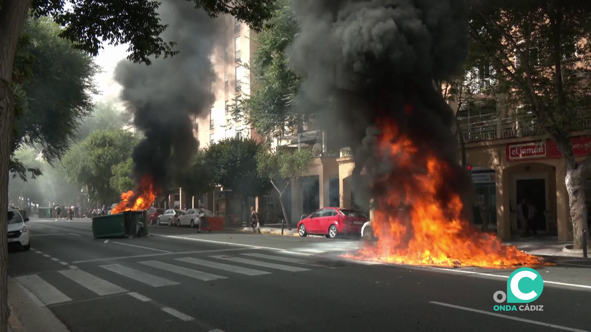 Las protestas se han desarrollado en varios puntos de la capital gaditana. Las protestas se han desarrollado en varios puntos de la capital gaditana.