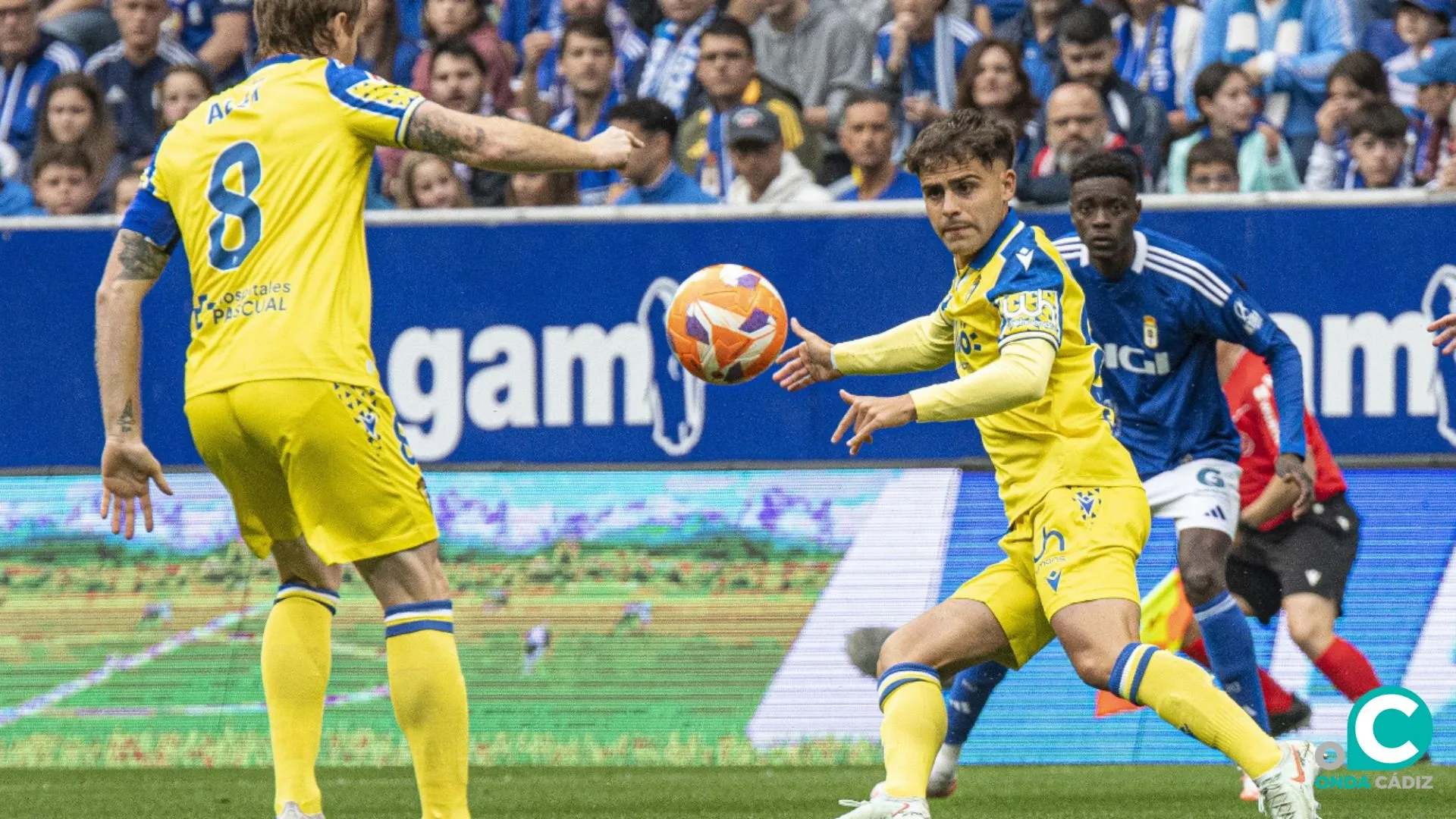 Melendo y Alex Fernández en una acción del encuentro (Foto: LaLiga) Melendo y Alex Fernández en una acción del encuentro (Foto: LaLiga)