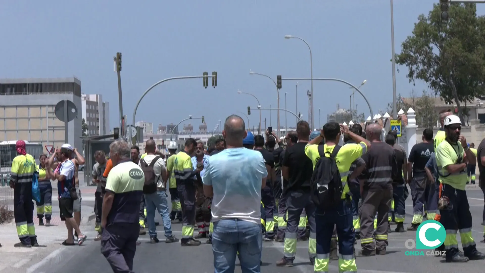 Trabajadores del Metal cortando la avenida de Astilleros. ...